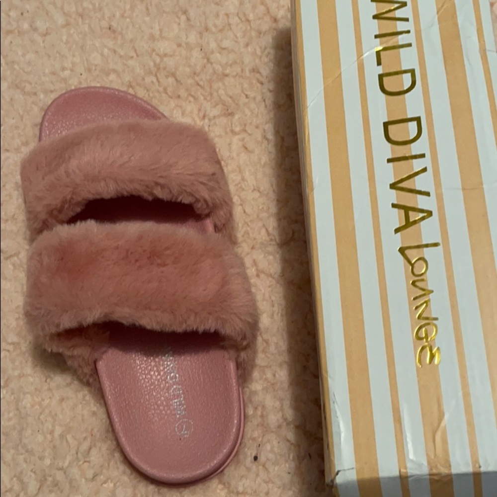 NEVER WORN... Furry Comfortable slides